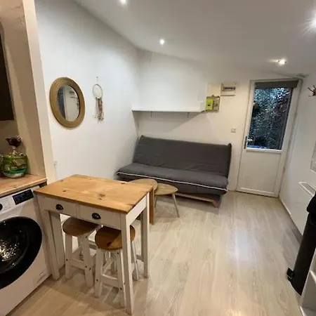 Maisonnette Studio Avec Jardin * אנז'ה