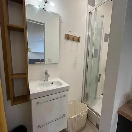 Maisonnette Studio Avec Jardin אנז'ה