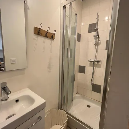דירה Maisonnette Studio Avec Jardin אנז'ה